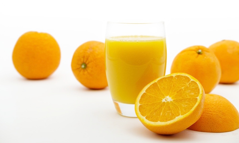 お手軽にオレンジを楽しめるオレンジジュースがおすすめ