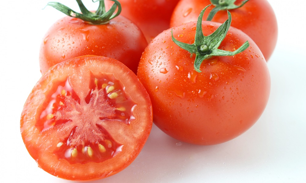 離乳食にトマトは何カ月からOK？調理するときのポイントは？