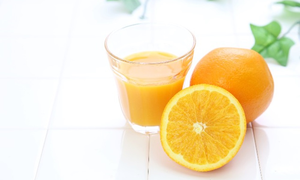 チアシードとオレンジジュース